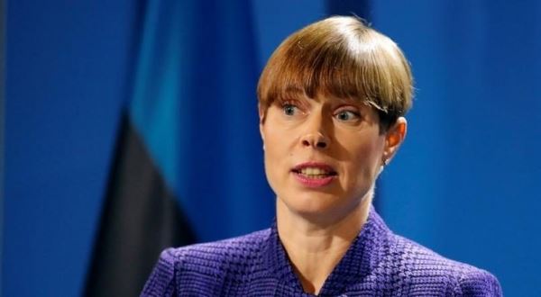Президент Эстонии на велосипеде провела патрулирование границы с Россией