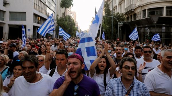 В Греции прошли митинги против обязательной вакцинации от COVID-19